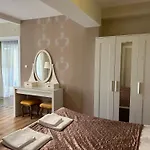 Vakantiehuis Sofia - Pool, Sauna & Nature Escape *