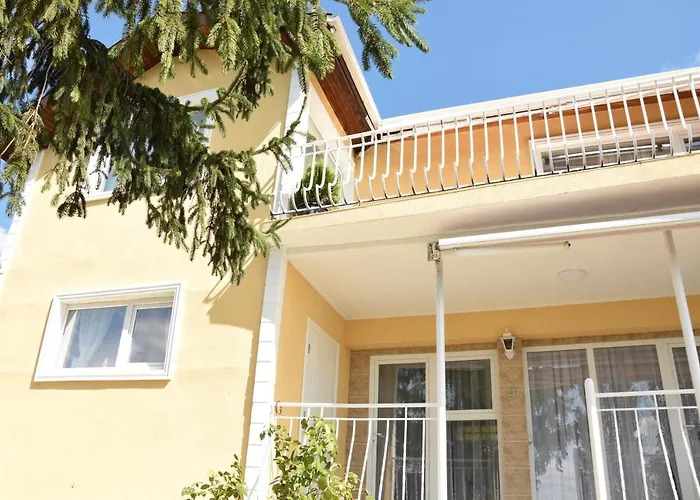 Sofia - Pool, Sauna & Nature Escape